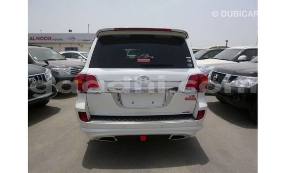 Acheter Import Voiture Toyota Land Cruiser Blanc à Import - Dubai, Somalie Acheter Import Voiture Toyota Land Cruiser Blanc à Import - Dubai, Somalie