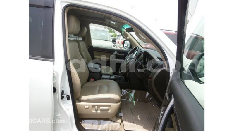 Big with watermark toyota land cruiser somalia import dubai 3874