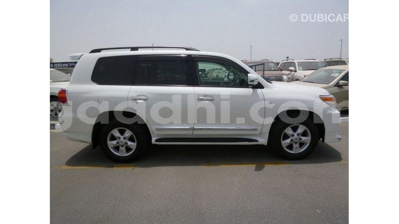 Big with watermark toyota land cruiser somalia import dubai 3874