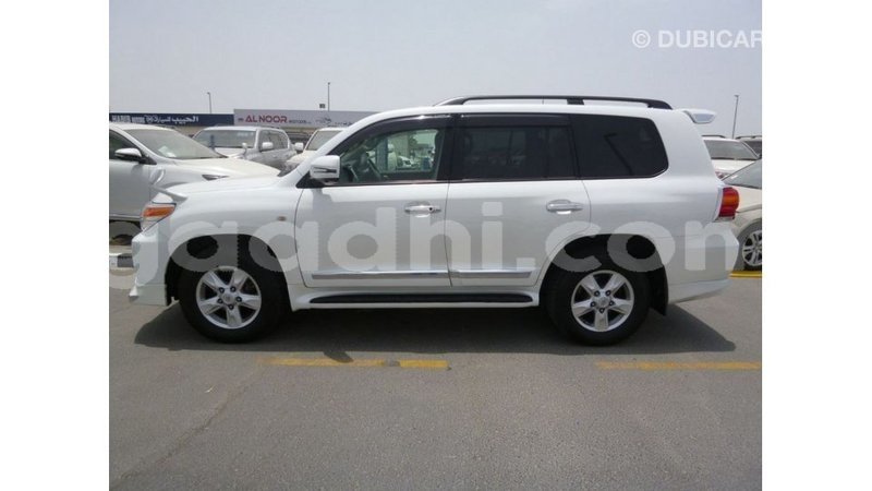 Big with watermark toyota land cruiser somalia import dubai 3874