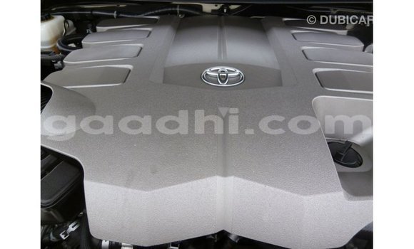 Acheter Import Voiture Toyota Land Cruiser Blanc à Import - Dubai, Somalie Acheter Import Voiture Toyota Land Cruiser Blanc à Import - Dubai, Somalie