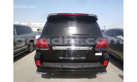 Acheter Import Voiture Toyota Land Cruiser Noir à Import - Dubai, Somalie Acheter Import Voiture Toyota Land Cruiser Noir à Import - Dubai, Somalie