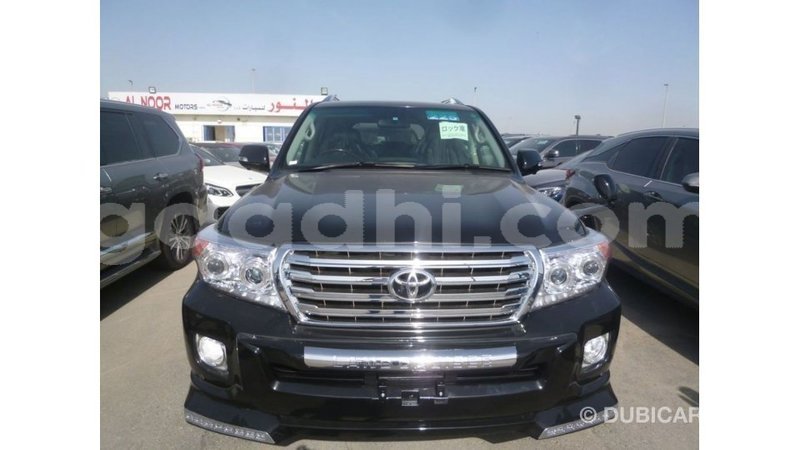 Big with watermark toyota land cruiser somalia import dubai 3876