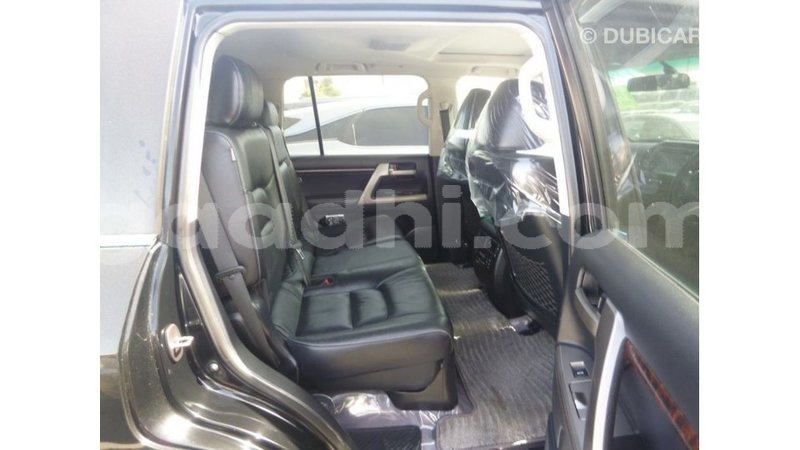 Big with watermark toyota land cruiser somalia import dubai 3876