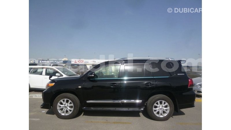 Big with watermark toyota land cruiser somalia import dubai 3876