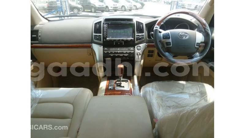 Big with watermark toyota land cruiser somalia import dubai 3877