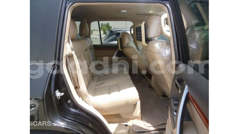 Big with watermark toyota land cruiser somalia import dubai 3877