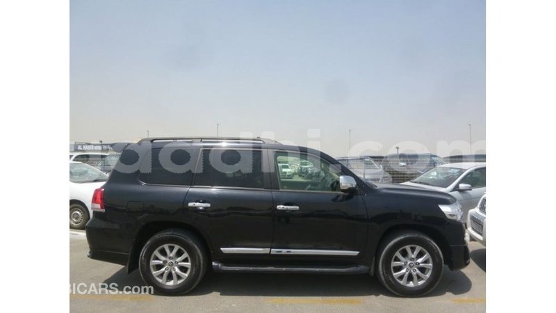 Big with watermark toyota land cruiser somalia import dubai 3877