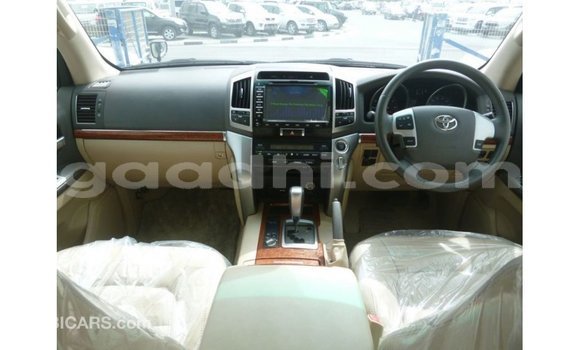ይግዙ Imported Toyota Land Cruiser ጥቁር መኪና በ Import - Dubai በ ሶማሊያ ይግዙ Imported Toyota Land Cruiser ጥቁር መኪና በ Import - Dubai በ ሶማሊያ