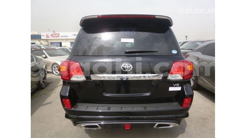 Big with watermark toyota land cruiser somalia import dubai 3879