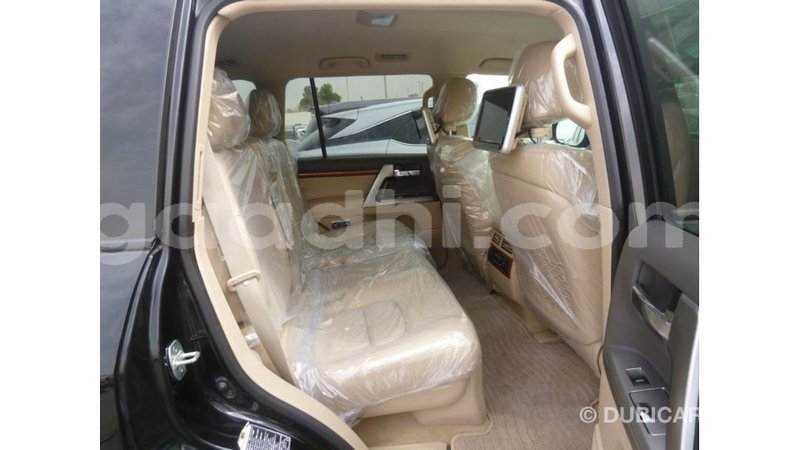 Big with watermark toyota land cruiser somalia import dubai 3879