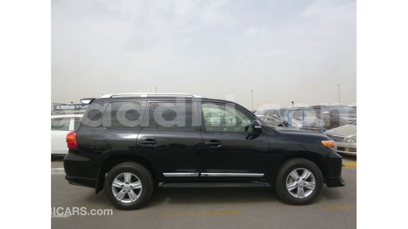 Big with watermark toyota land cruiser somalia import dubai 3879