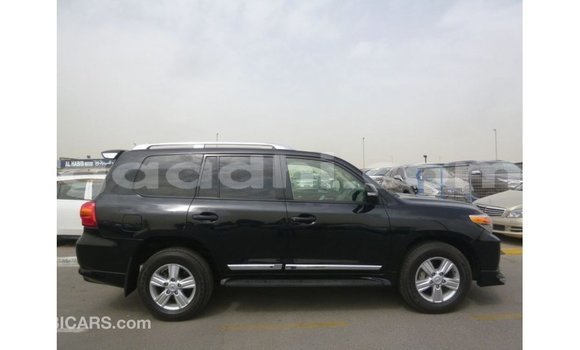 ይግዙ Imported Toyota Land Cruiser ጥቁር መኪና በ Import - Dubai በ ሶማሊያ ይግዙ Imported Toyota Land Cruiser ጥቁር መኪና በ Import - Dubai በ ሶማሊያ