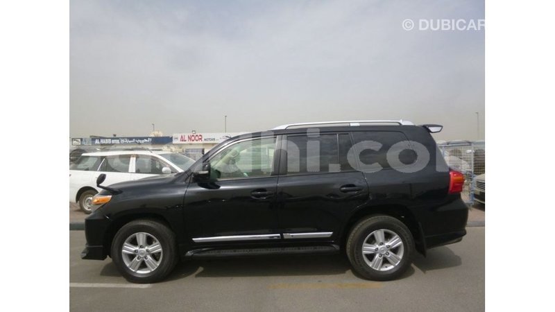 Big with watermark toyota land cruiser somalia import dubai 3879