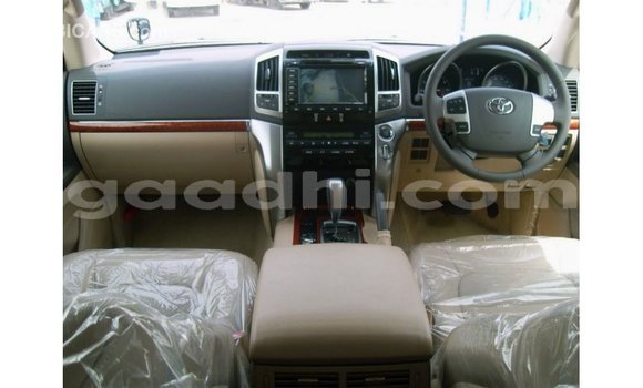 Acheter Import Voiture Toyota Land Cruiser Noir à Import - Dubai, Somalie Acheter Import Voiture Toyota Land Cruiser Noir à Import - Dubai, Somalie