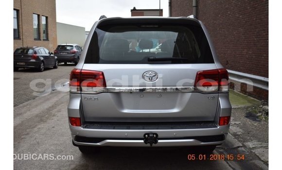 اشتري Imported Toyota Land Cruiser آخر سيارة في Import - Dubai في الصومال اشتري Imported Toyota Land Cruiser آخر سيارة في Import - Dubai في الصومال