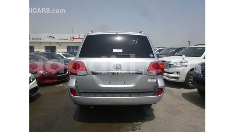 Big with watermark toyota land cruiser somalia import dubai 3881