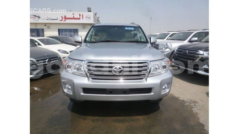 Big with watermark toyota land cruiser somalia import dubai 3881