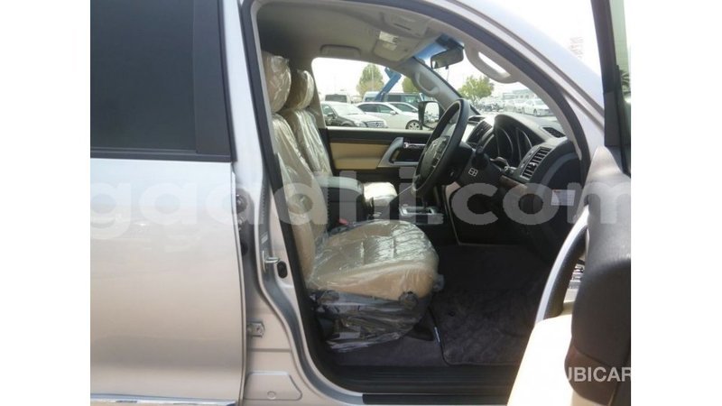 Big with watermark toyota land cruiser somalia import dubai 3881