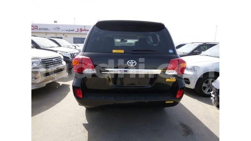 Big with watermark toyota land cruiser somalia import dubai 3882