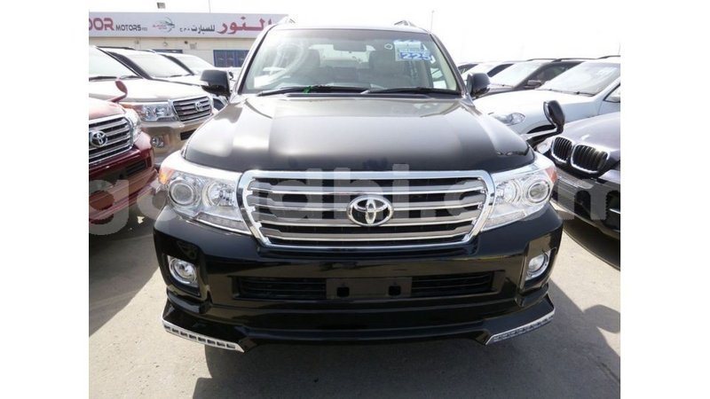 Big with watermark toyota land cruiser somalia import dubai 3882