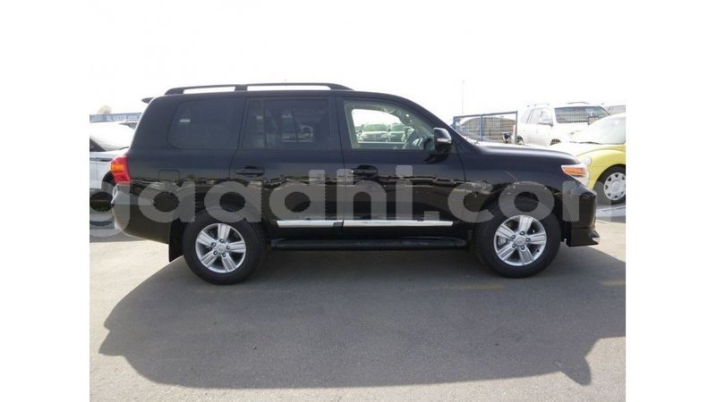 Big with watermark toyota land cruiser somalia import dubai 3882