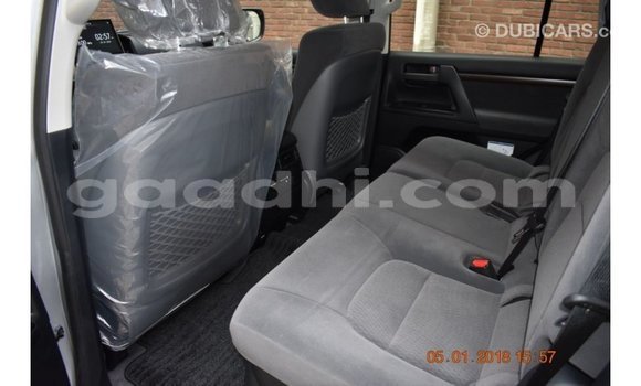 اشتري Imported Toyota Land Cruiser آخر سيارة في Import - Dubai في الصومال اشتري Imported Toyota Land Cruiser آخر سيارة في Import - Dubai في الصومال