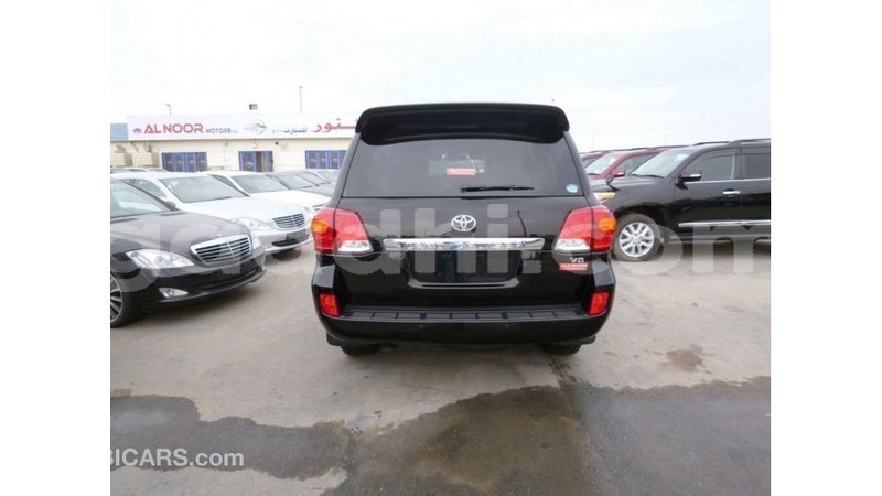 Big with watermark toyota land cruiser somalia import dubai 3884