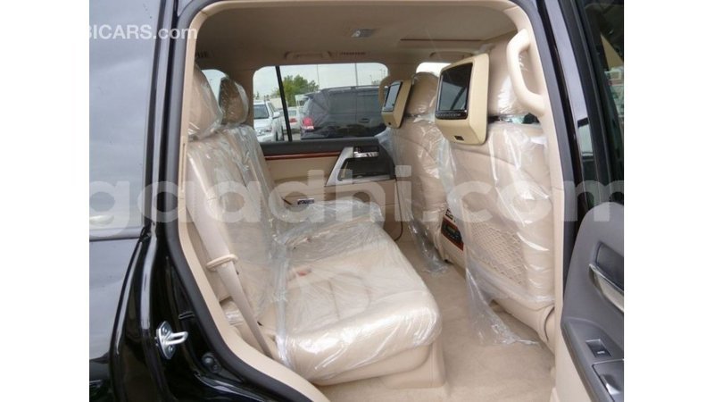 Big with watermark toyota land cruiser somalia import dubai 3884