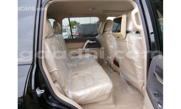Acheter Import Voiture Toyota Land Cruiser Noir à Import - Dubai, Somalie Acheter Import Voiture Toyota Land Cruiser Noir à Import - Dubai, Somalie