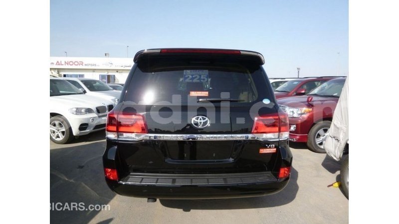 Big with watermark toyota land cruiser somalia import dubai 3885