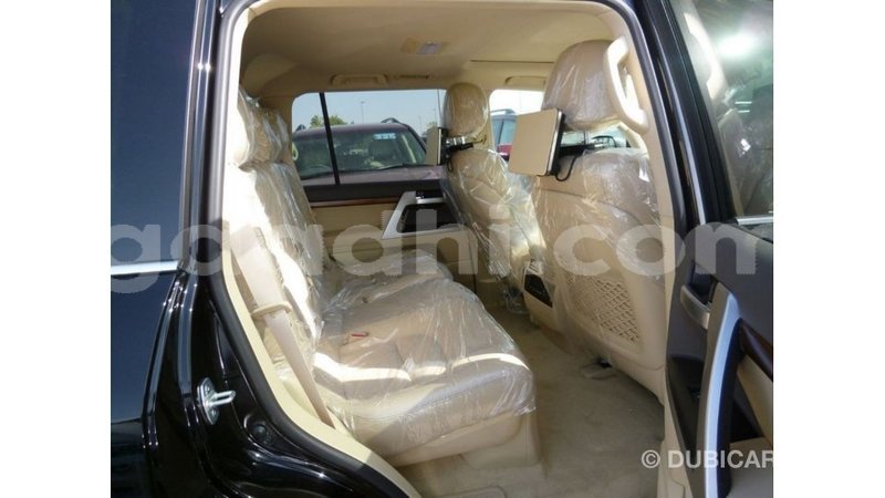 Big with watermark toyota land cruiser somalia import dubai 3885