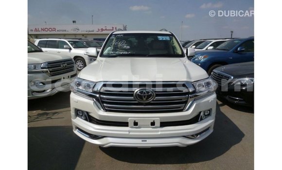 Acheter Import Voiture Toyota Land Cruiser Blanc à Import - Dubai, Somalie Acheter Import Voiture Toyota Land Cruiser Blanc à Import - Dubai, Somalie