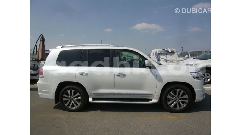 Big with watermark toyota land cruiser somalia import dubai 3886