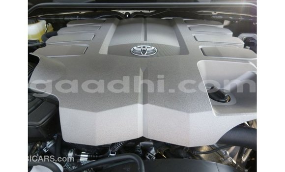 Acheter Import Voiture Toyota Land Cruiser Blanc à Import - Dubai, Somalie Acheter Import Voiture Toyota Land Cruiser Blanc à Import - Dubai, Somalie