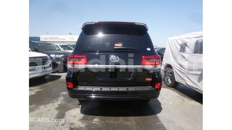 Big with watermark toyota land cruiser somalia import dubai 3888
