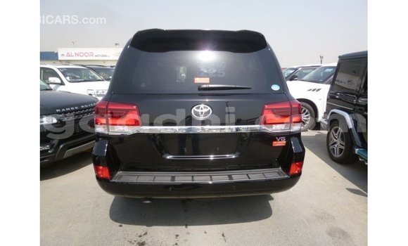 Acheter Import Voiture Toyota Land Cruiser Noir à Import - Dubai, Somalie Acheter Import Voiture Toyota Land Cruiser Noir à Import - Dubai, Somalie