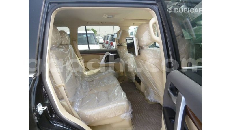 Big with watermark toyota land cruiser somalia import dubai 3889