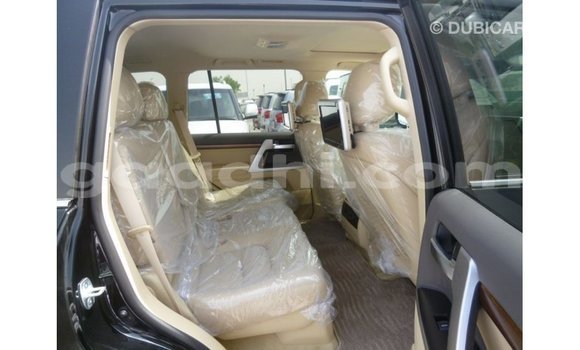 Acheter Import Voiture Toyota Land Cruiser Noir à Import - Dubai, Somalie Acheter Import Voiture Toyota Land Cruiser Noir à Import - Dubai, Somalie