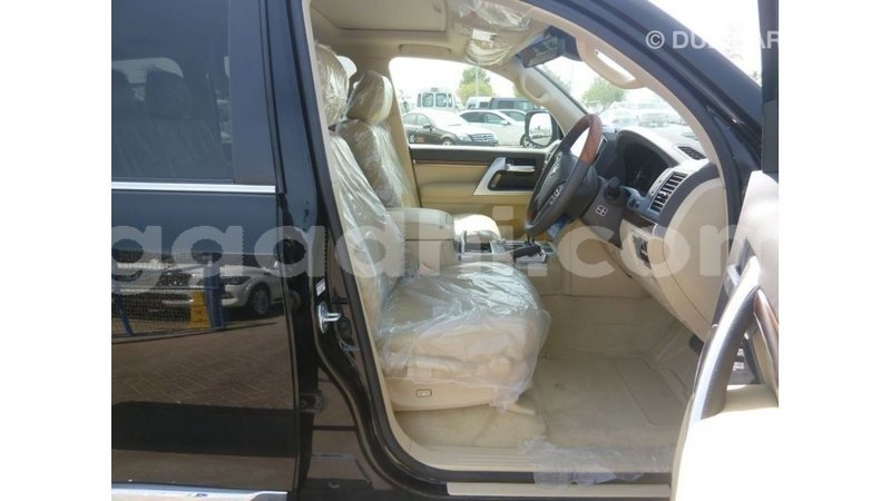 Big with watermark toyota land cruiser somalia import dubai 3890