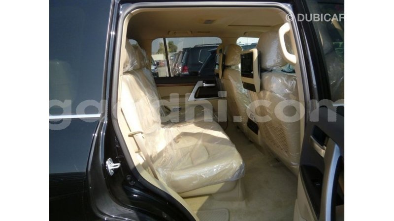 Big with watermark toyota land cruiser somalia import dubai 3891