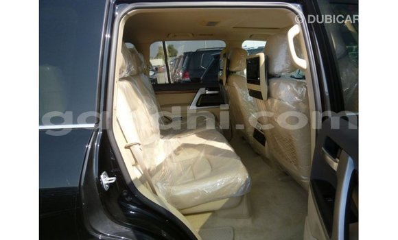 Acheter Import Voiture Toyota Land Cruiser Noir à Import - Dubai, Somalie Acheter Import Voiture Toyota Land Cruiser Noir à Import - Dubai, Somalie
