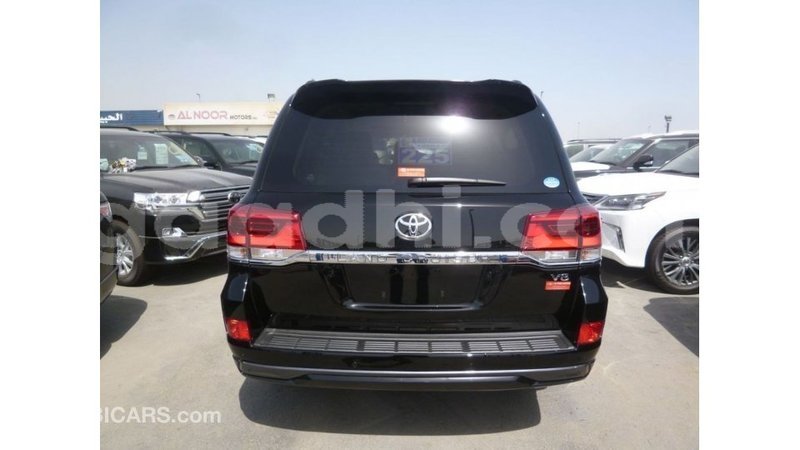 Big with watermark toyota land cruiser somalia import dubai 3893