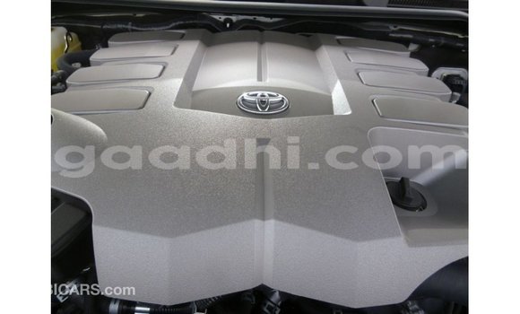 Acheter Import Voiture Toyota Land Cruiser Blanc à Import - Dubai, Somalie Acheter Import Voiture Toyota Land Cruiser Blanc à Import - Dubai, Somalie