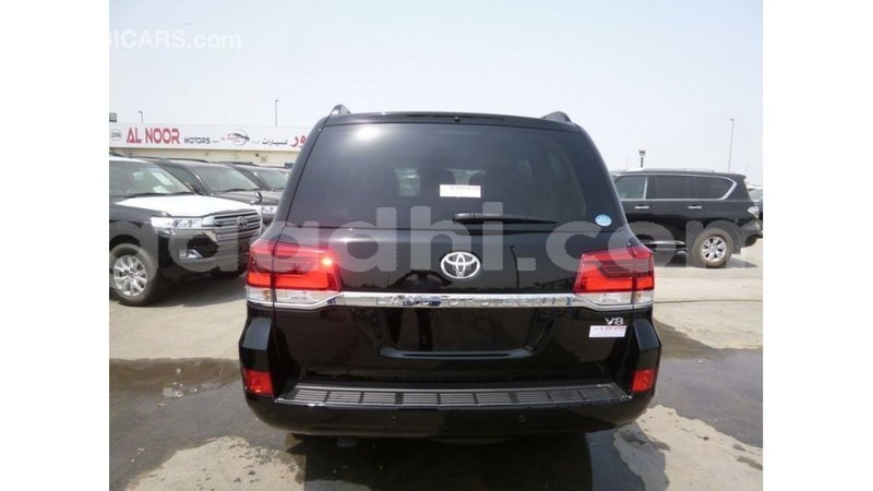Big with watermark toyota land cruiser somalia import dubai 3898