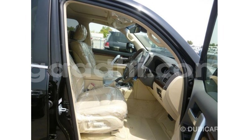 Big with watermark toyota land cruiser somalia import dubai 3898