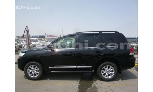 Acheter Import Voiture Toyota Land Cruiser Noir à Import - Dubai, Somalie Acheter Import Voiture Toyota Land Cruiser Noir à Import - Dubai, Somalie