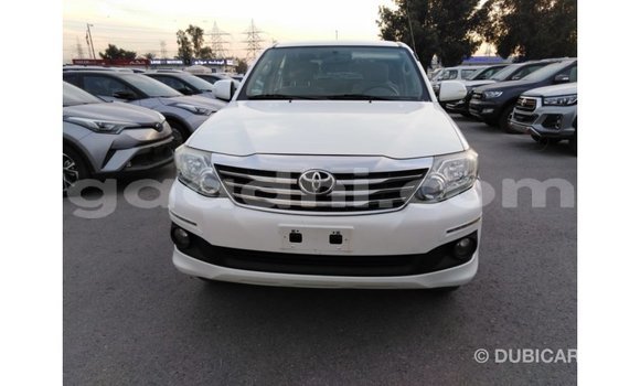 Acheter Import Voiture Toyota Fortuner Blanc à Import - Dubai, Somalie Acheter Import Voiture Toyota Fortuner Blanc à Import - Dubai, Somalie