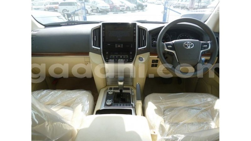 Big with watermark toyota land cruiser somalia import dubai 3900