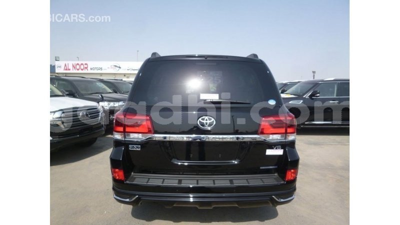 Big with watermark toyota land cruiser somalia import dubai 3900